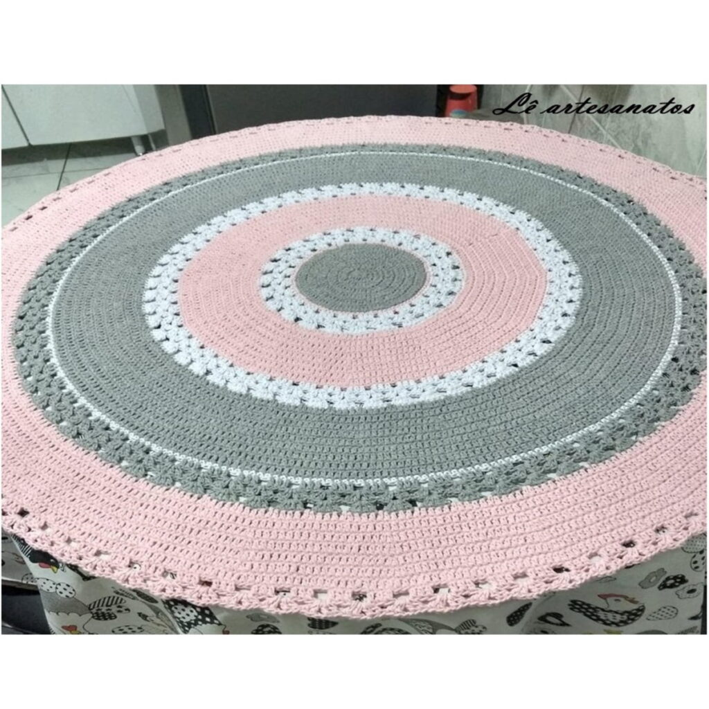 Tapetes de Crochê para Sala: Elegância e Aconchego que Abraçam Seus Pés - inspiração 1