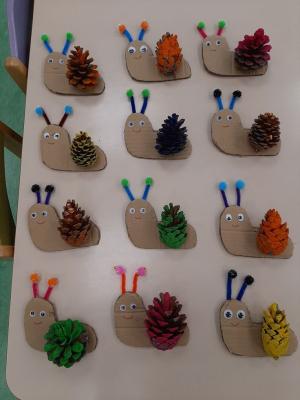 Vasos e Cachepôs Pintados à Mão com Pedras e Conchas - inspiração 1