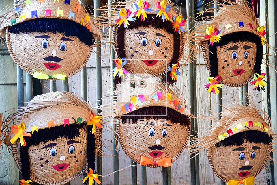 Bandeirinhas Coloridas: O Charme da Tradição em Cada Detalhe - inspiração 1