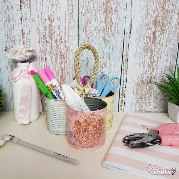 Organizadores de mesa com materiais diversos: canudos, clipes e borrachas - inspiração 2