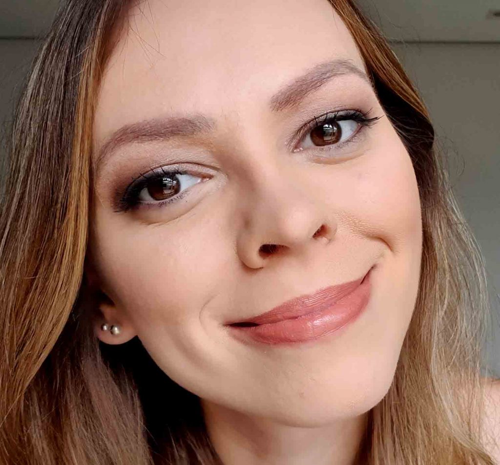 A Harmonia Perfeita: Combinando Nude com Maquiagem dos Olhos - inspiração 1