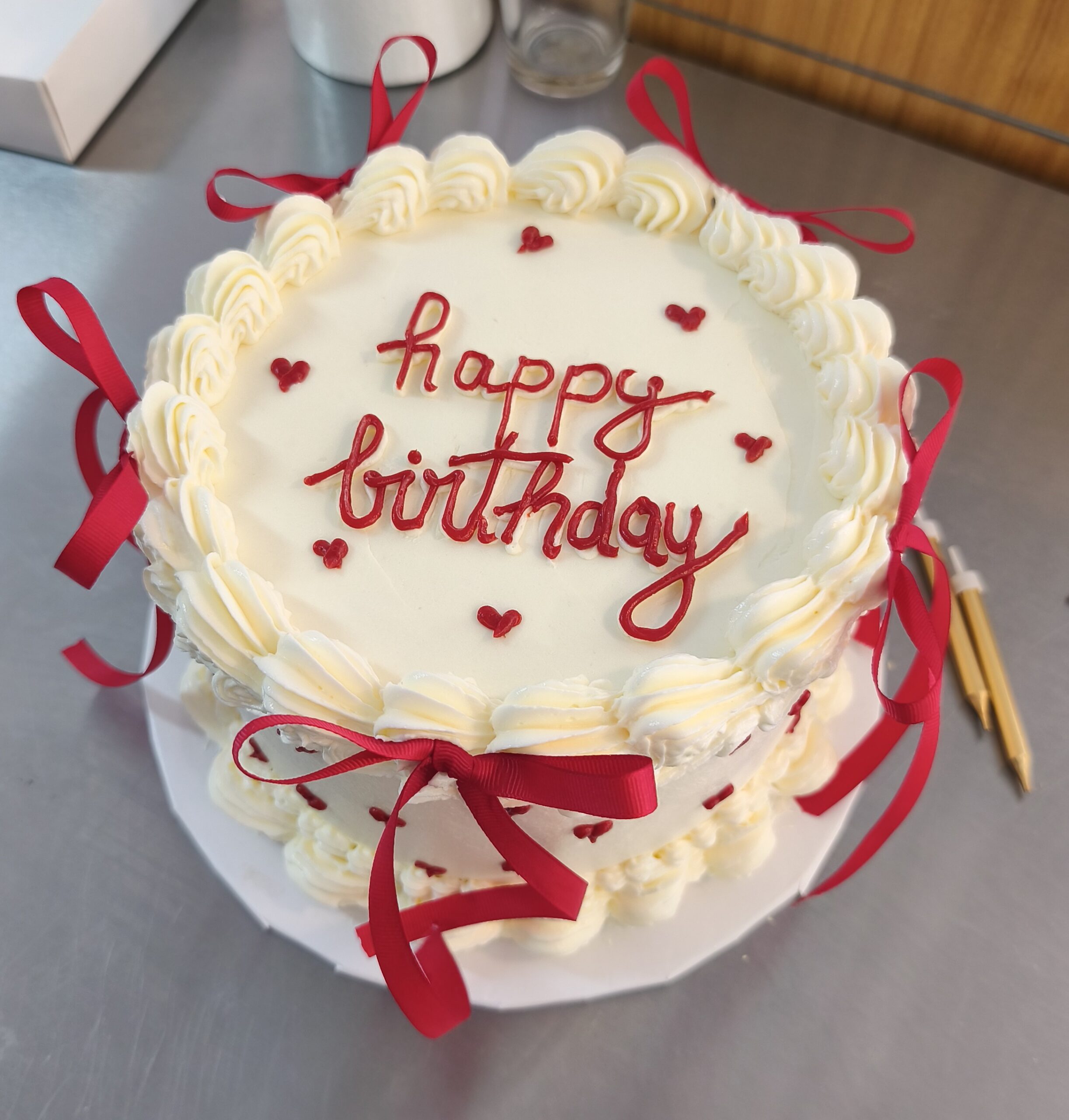 A Apresentação Final: Montando o Cenário Perfeito para Seu Bolo - inspiração 1