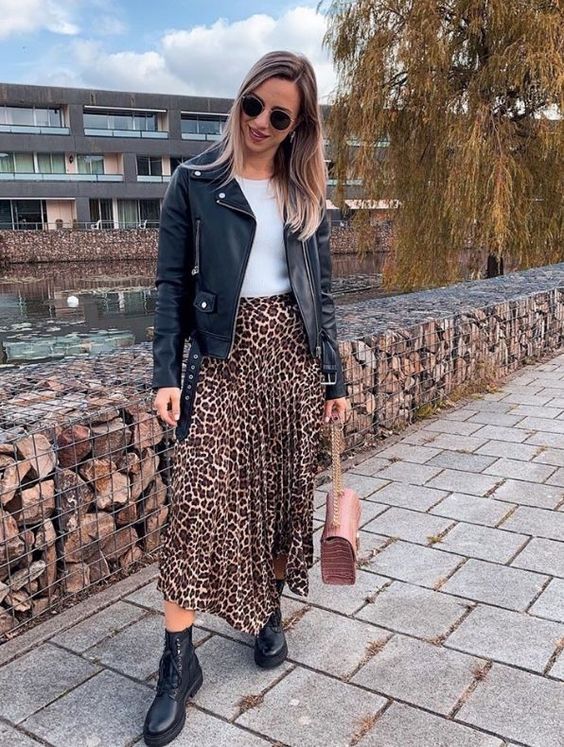 Vestido Tubinho com Bota Western: Toque de Ousadia - inspiração 1