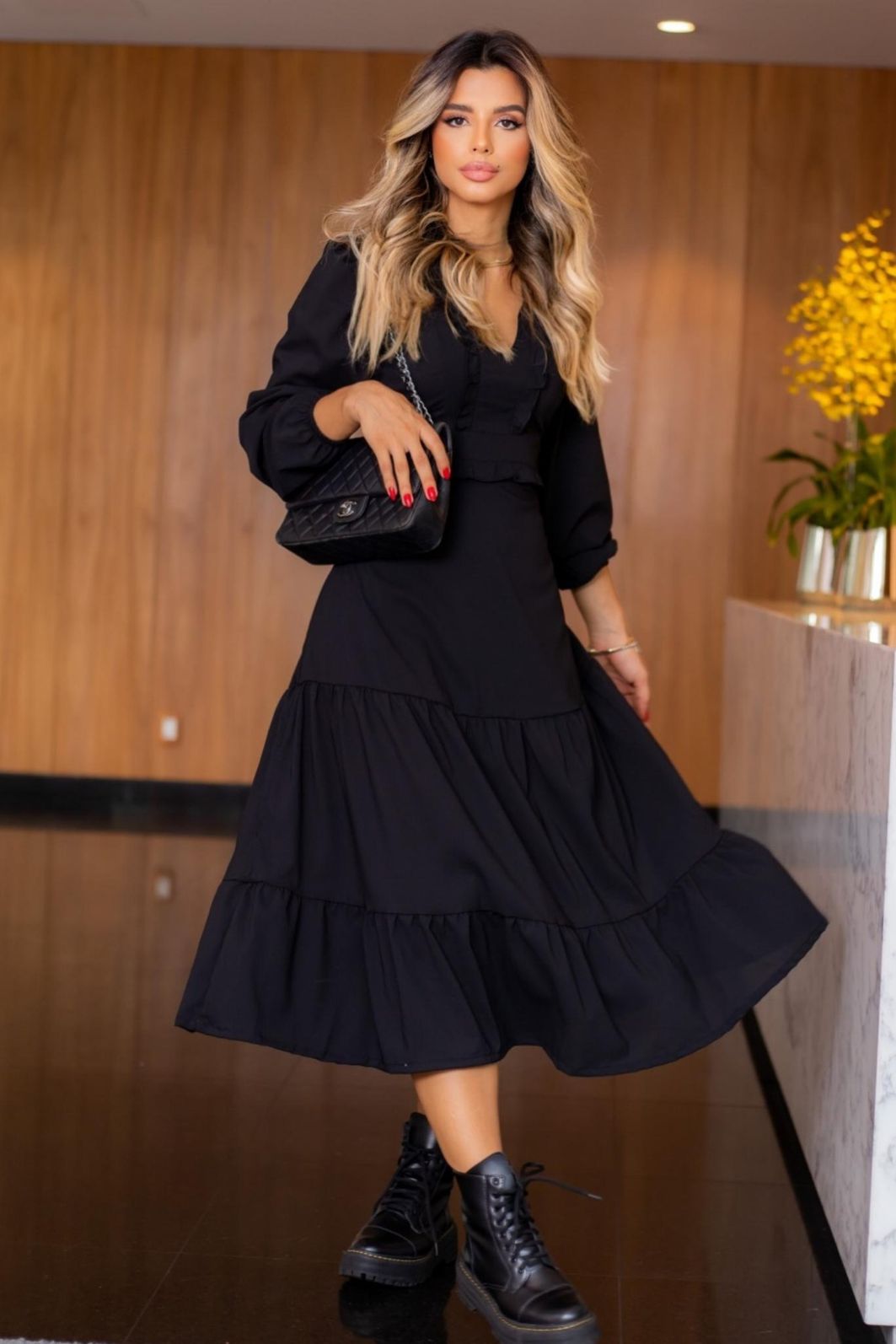 Vestido Longo Fluido com Bota Over-the-Knee: Drama e Charme - inspiração 2