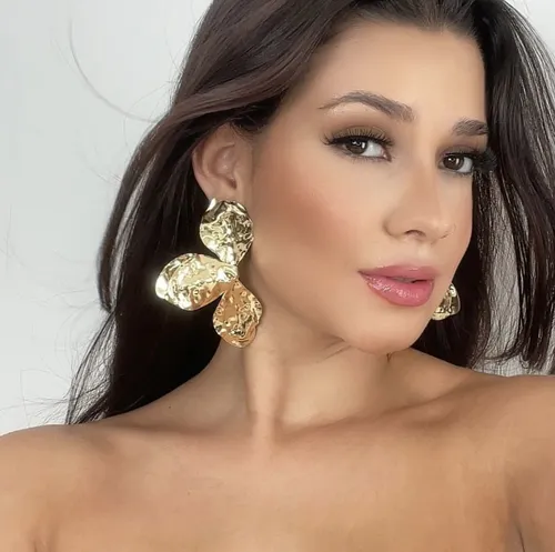 Brincos Grandes com Elementos Naturais: Flores e Folhas em Destaque - inspiração 2