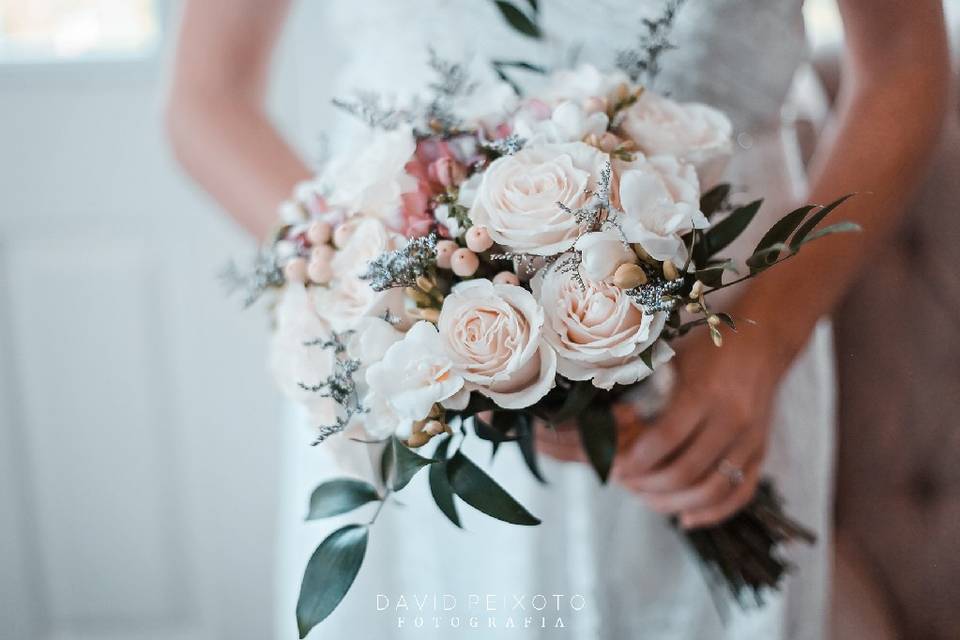 Harmonia de Cores: Integrando o Buquê à Paleta do Casamento - inspiração 2