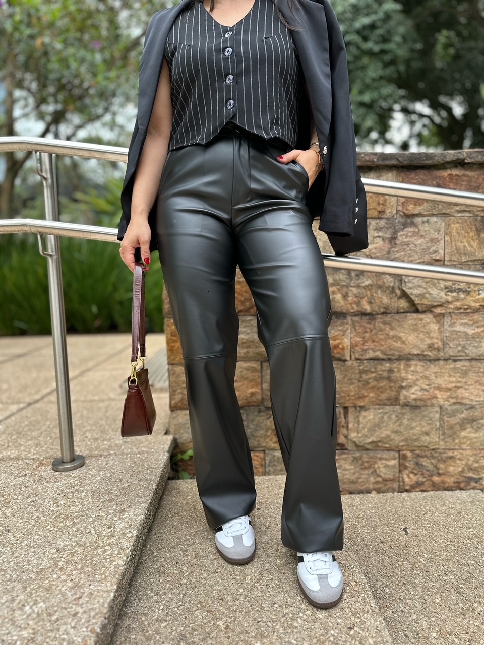 Couro e Couro: Ouse na Monocromia com Diferentes Texturas - inspiração 2