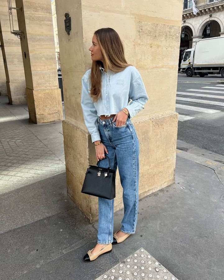 Looks Noturnos com Jeans Mom: Saia da Rotina com Estilo - inspiração 2