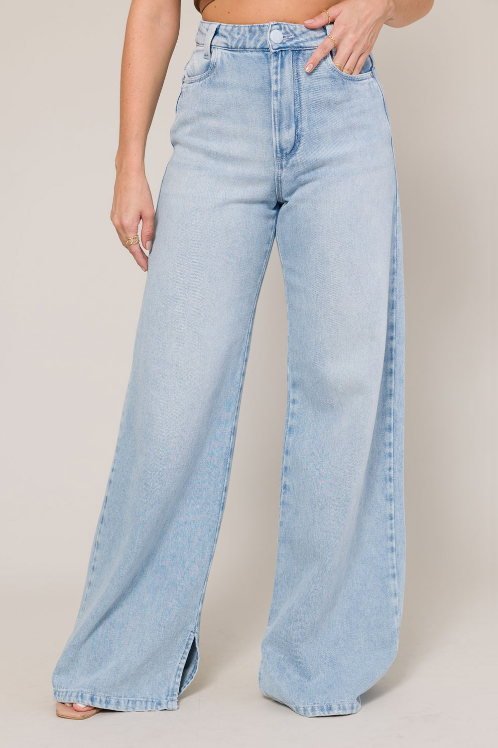 Elegância Sem Esforço: Wide Leg em Looks de Trabalho - inspiração 2