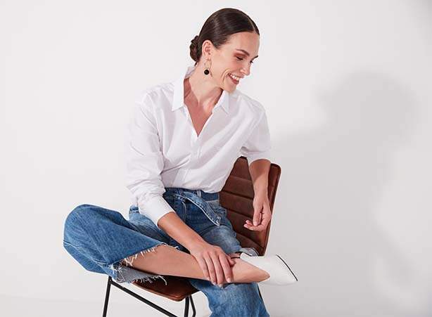 O Toque Moderno: Camisa Branca com Shorts para um Look Despojado e Fresco - inspiração 1