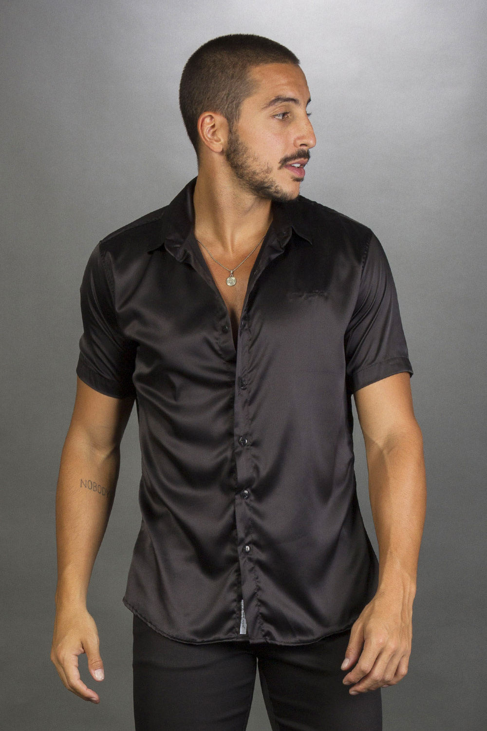 Toque Romântico: Cetim e Saias para um Visual Delicado - inspiração 2