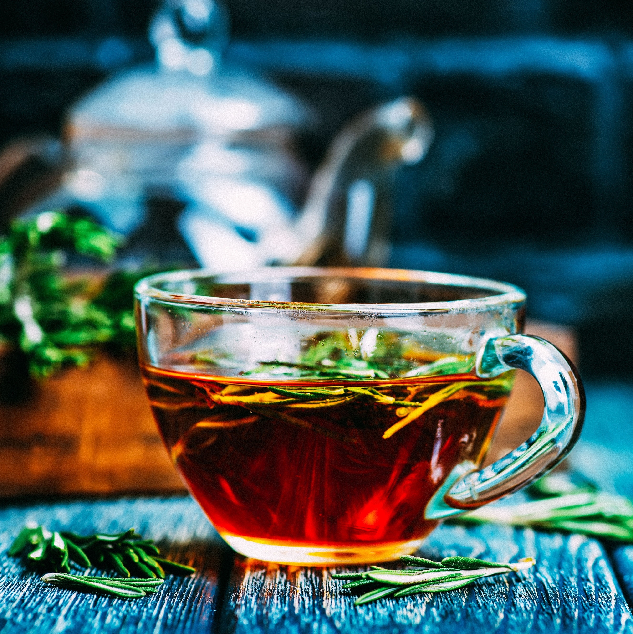 Benefícios do chá de alecrim para a saúde capilar e queda de cabelo - inspiração 1