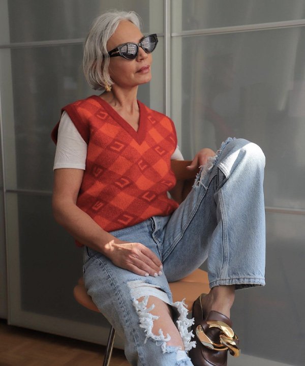 Do Casual ao Chic: Colete de Tricô com Saia Midi - inspiração 2