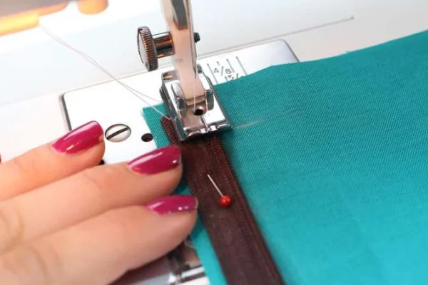 Costurando o Zíper em Tecidos Delicados: Cuidado e Precisão - inspiração 2