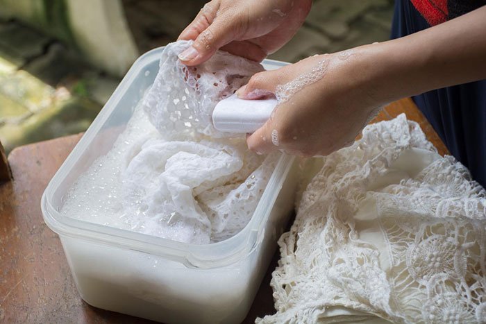 Renda em Peças de Vestir: Como Integrar com Estilo em Vestidos e Blusas - inspiração 2