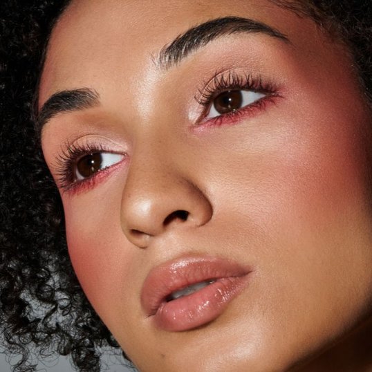 O Poder da Iluminação: Blush e Iluminador em Harmonia - inspiração 2