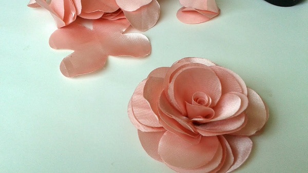 Cortando o Cetim: Precisão é a Chave - inspiração 1