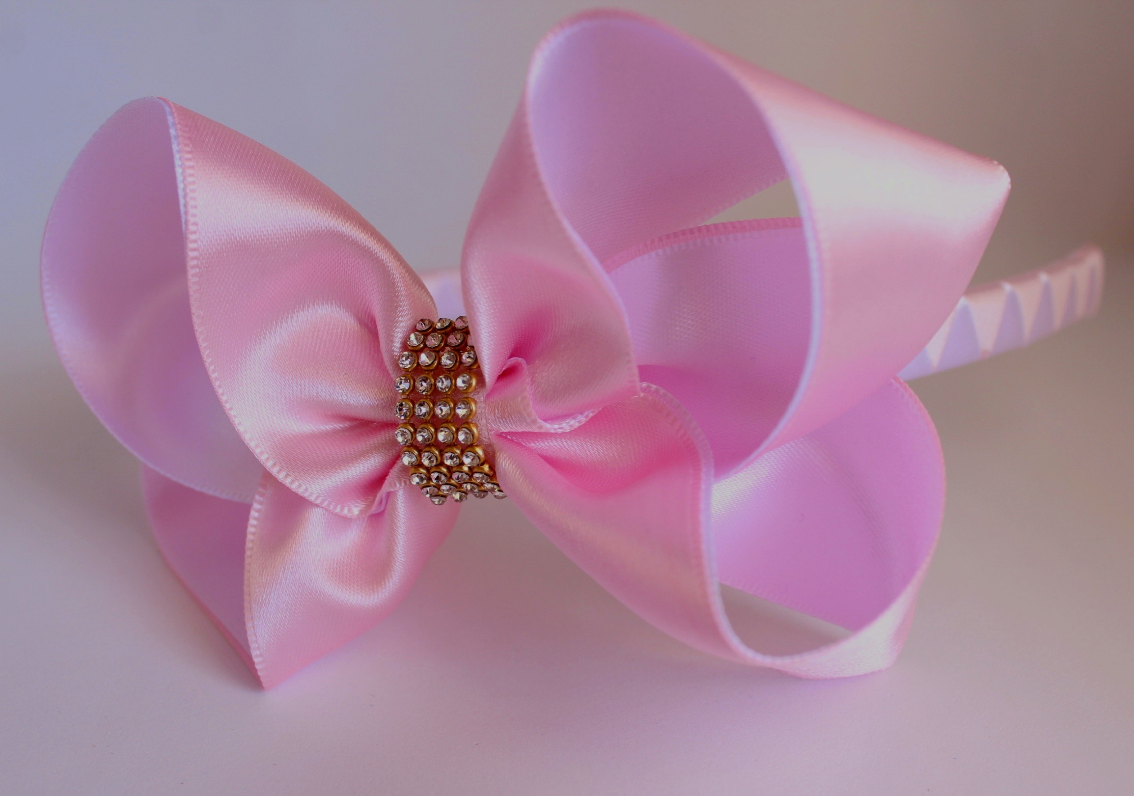 Fixando Laços em Diferentes Superfícies: Tecidos, Papel e Outros Materiais - inspiração 2