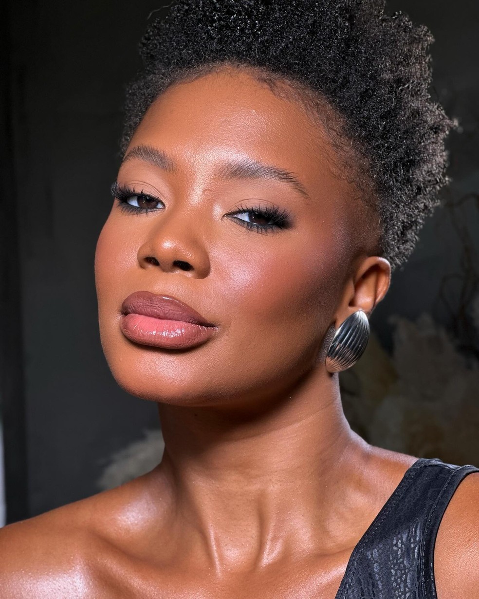 A Técnica Certa de Aplicação da Base e Corretivo - inspiração 1