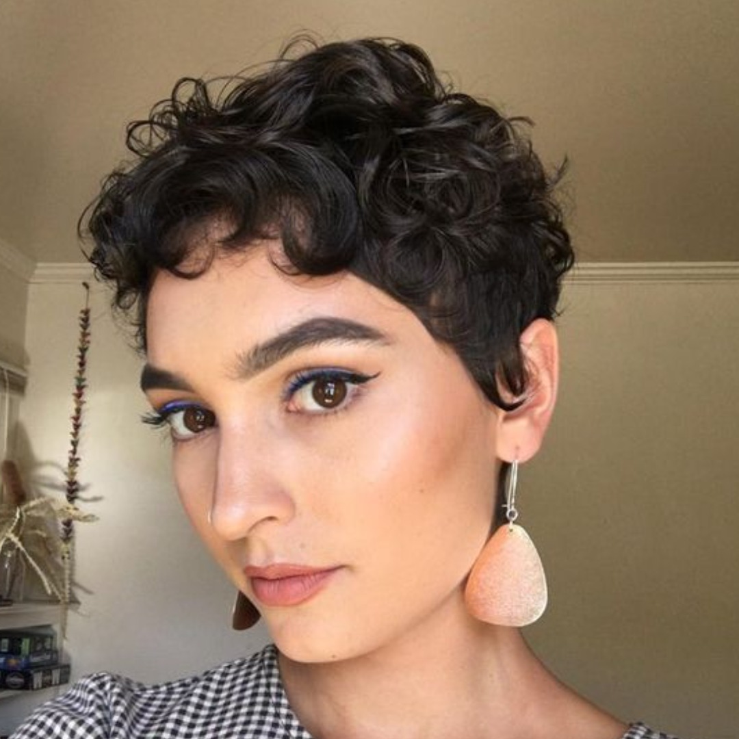 O Corte Pixie em V: Foco nas Texturas Onduladas - inspiração 1