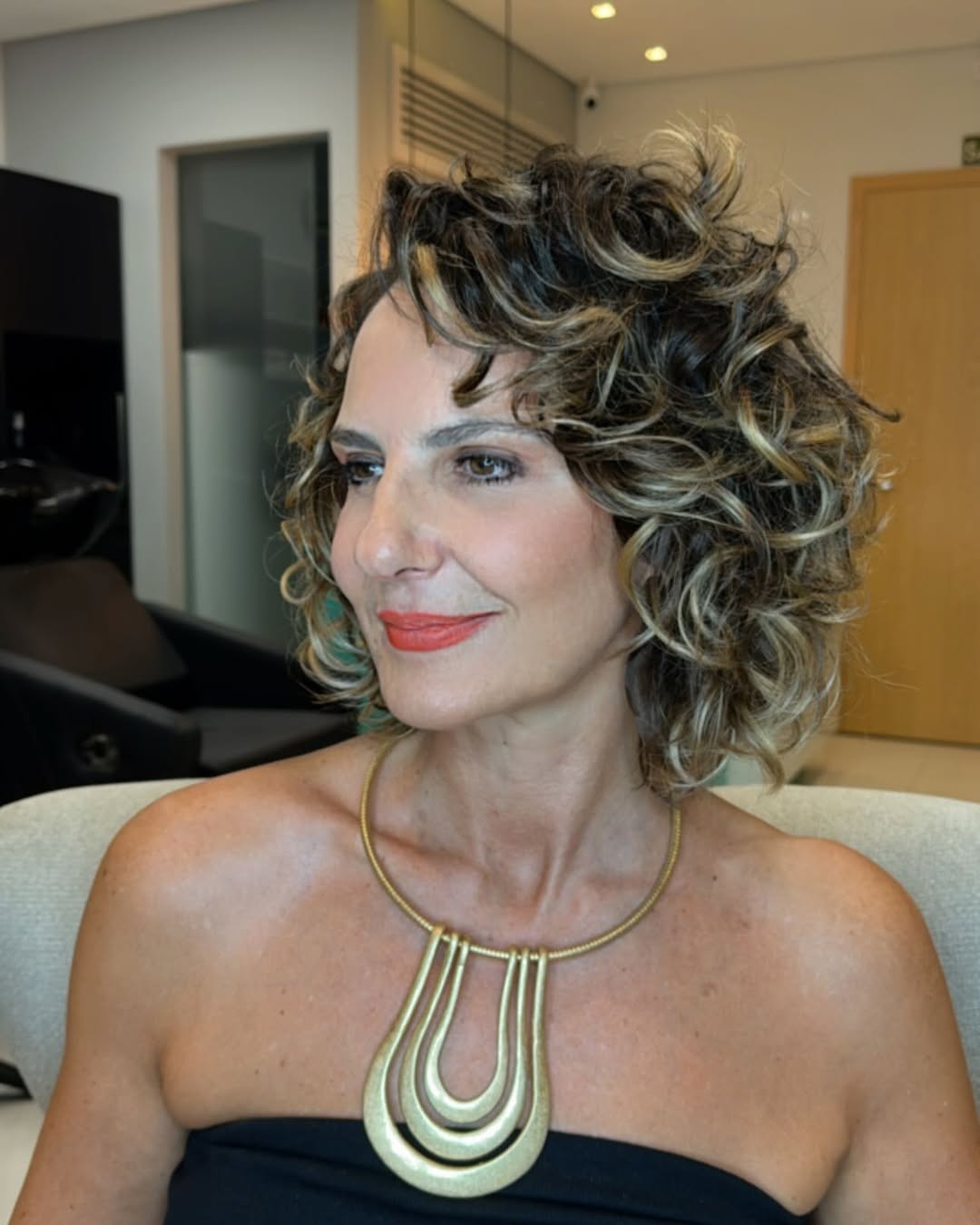 O Corte Pixie em V: Foco nas Texturas Onduladas - inspiração 2