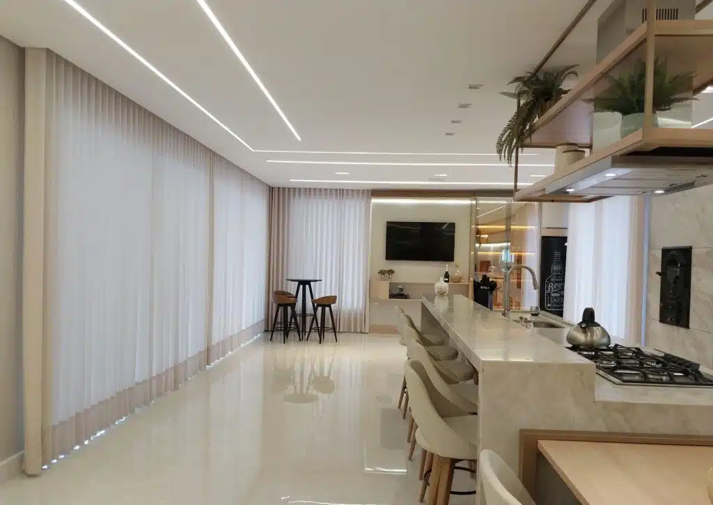 Cortineiro com Iluminação LED: Toque de Glamour e Aconchego - inspiração 1