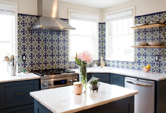 Soluções de Armazenamento Criativas: Gavetas e Prateleiras Escondidas - inspiração 1