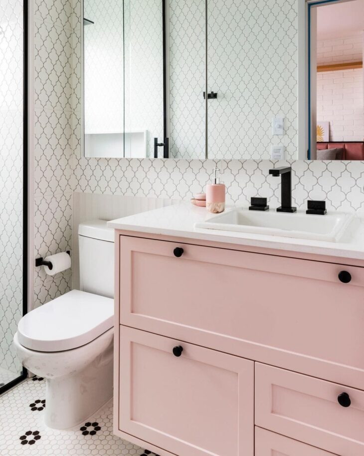 Plantas e Elementos Naturais em Banheiros Rosas: Frescor e Vida - inspiração 2