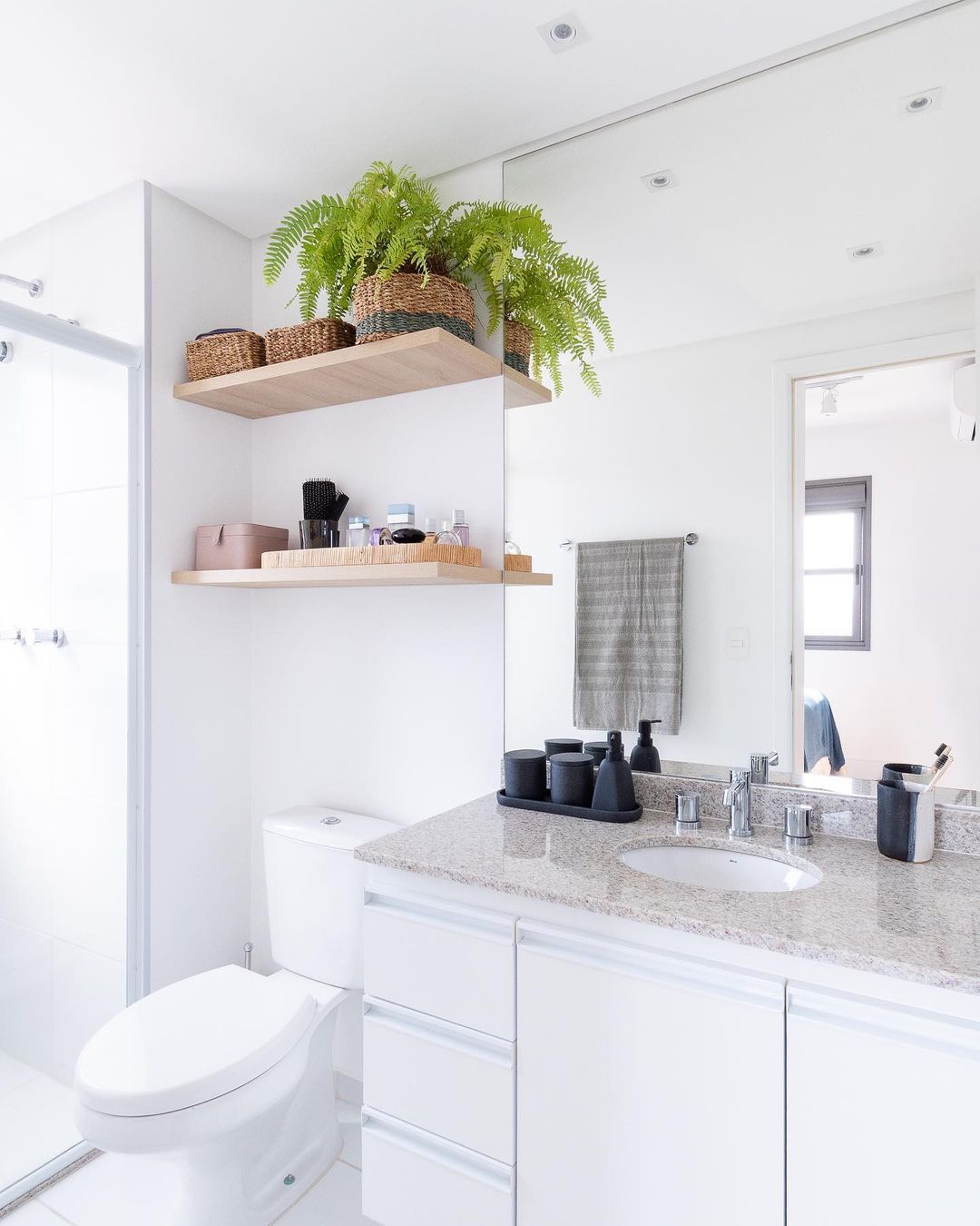 Iluminação Integrada: Prateleiras com Fitas de LED para um Ambiente Moderno - inspiração 1