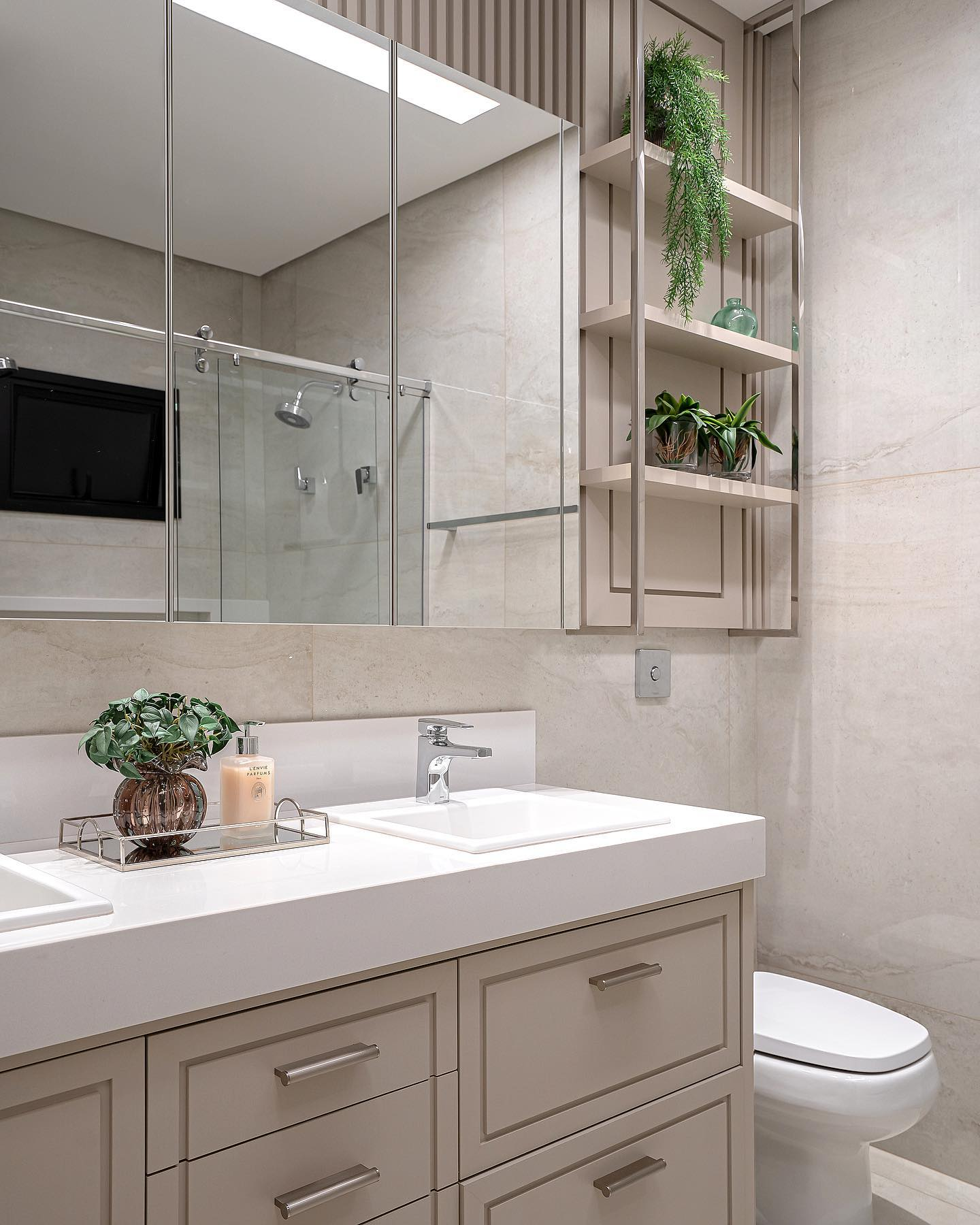 Canto Verde: Prateleiras para Plantas e um Toque de Natureza - inspiração 1