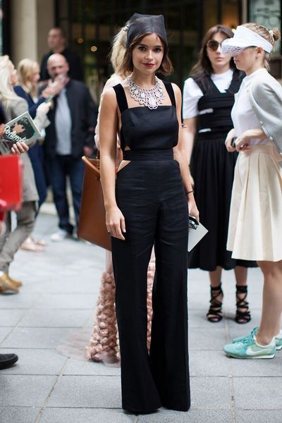 Saia ou vestido com fenda: movimento e elegância que alongam - inspiração 1