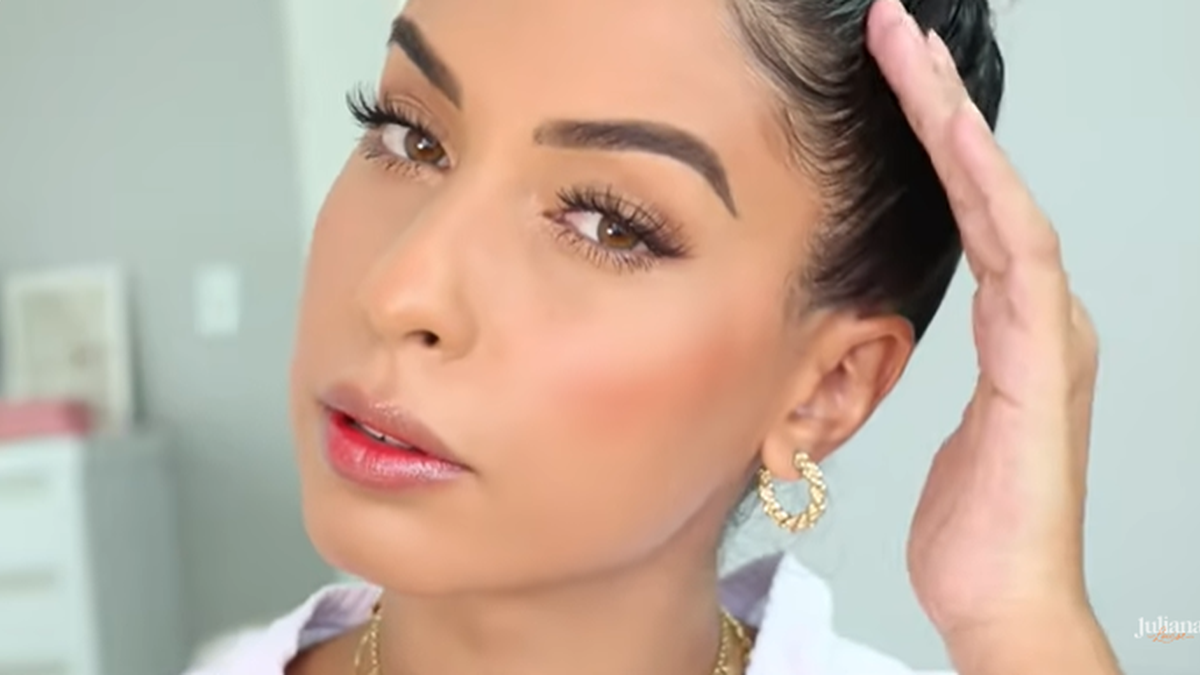 Batom de Longa Duração: O Toque Final que Mantém a Cor Intacta - inspiração 1