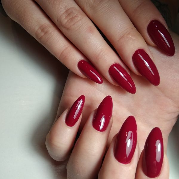 Tendências Atuais com Esmalte Vermelho Cereja Escuro - inspiração 2