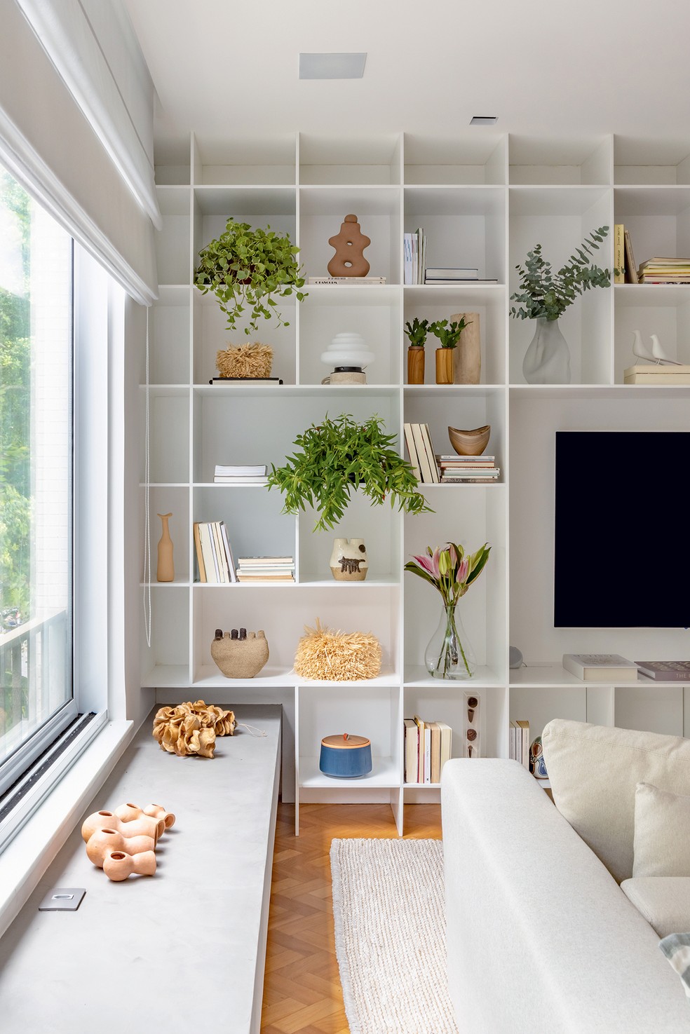 Prateleiras Assimétricas: Quebrando a Rotina com Estilo - inspiração 2