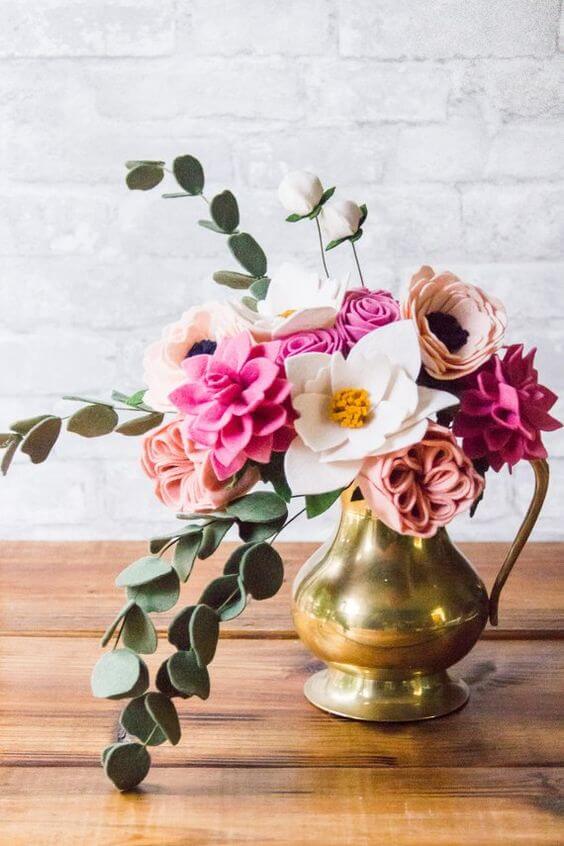 Minimalismo Encantador: Flores de Feltro Discretas e Elegantes - inspiração 2