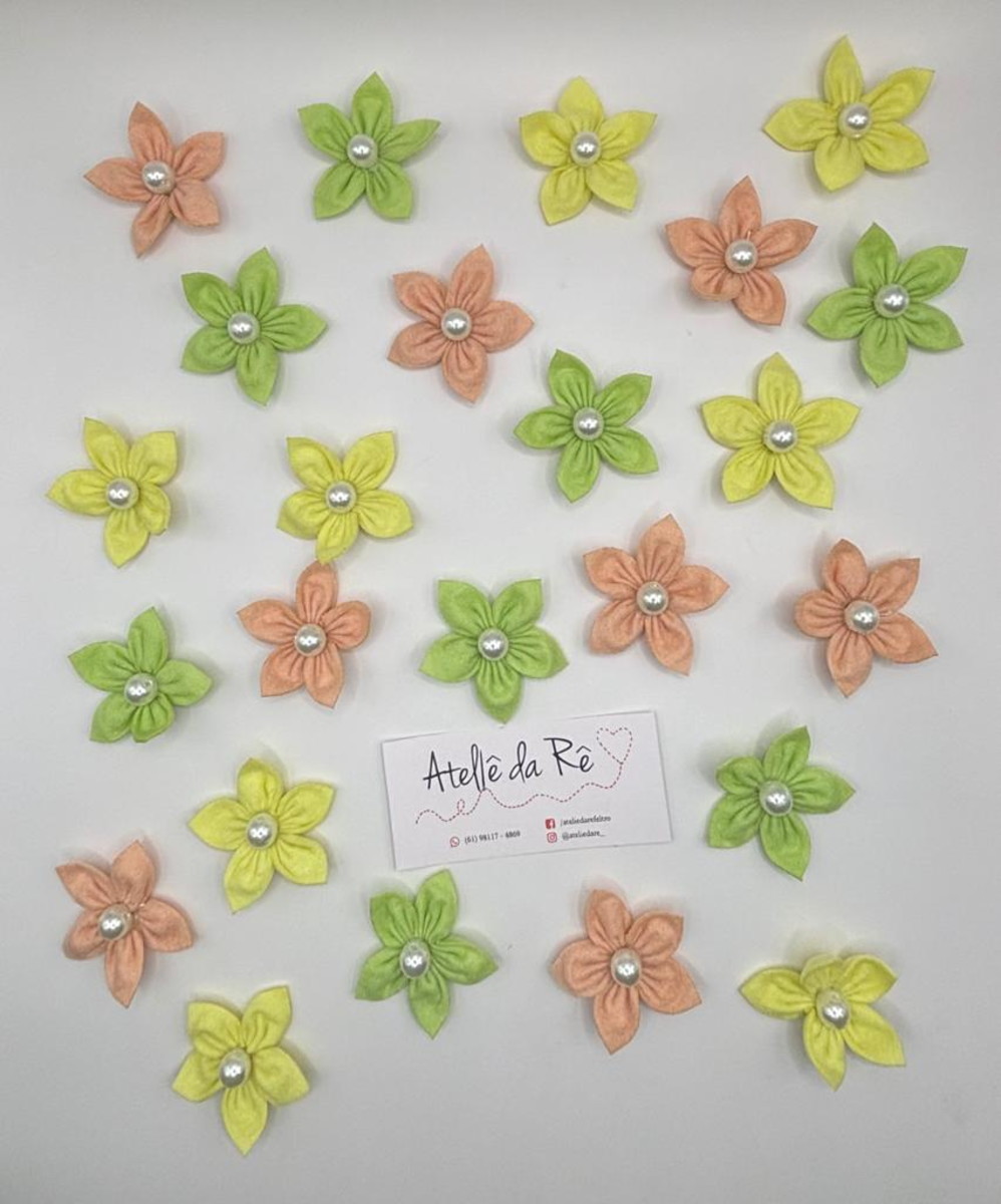 O Charme Vintage: Flores de Feltro com um Toque Retrô - inspiração 1