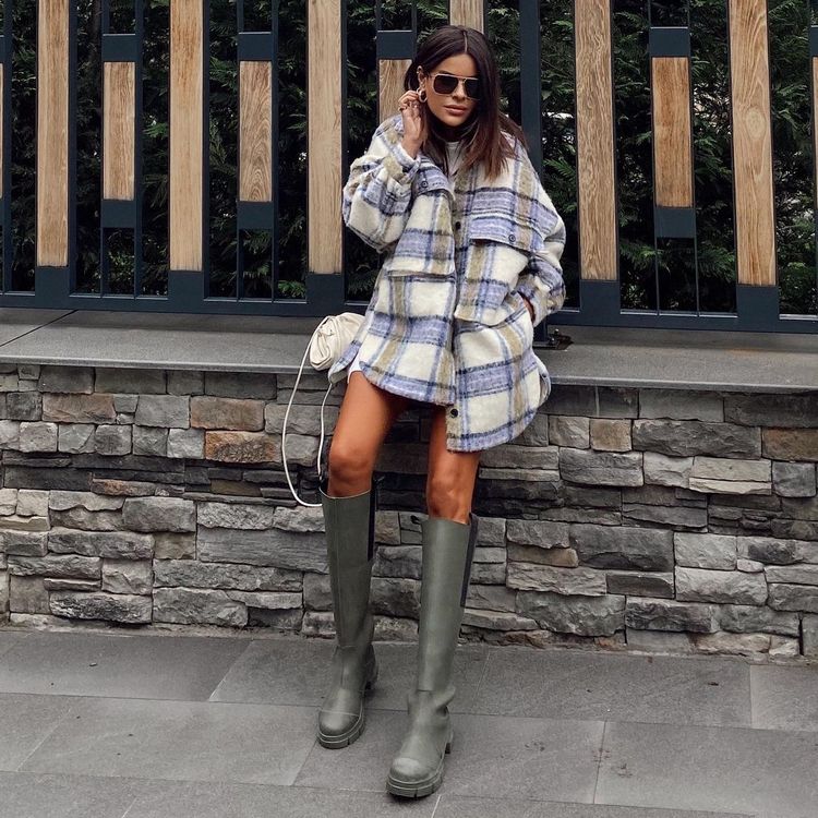 O Charme das Galochas com Saias e Vestidos: Surpreenda! - inspiração 1