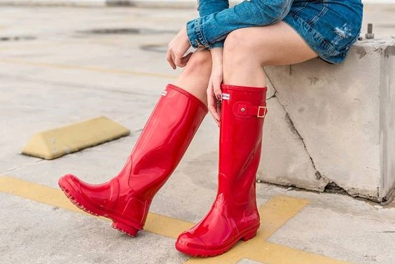 Monocromáticos com Galochas: Sofisticação em Tons Neutros - inspiração 1