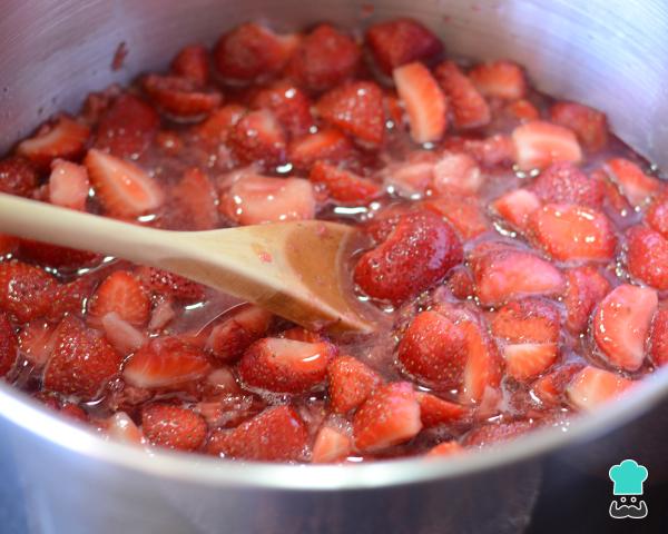 Preparo Inicial: Lavagem e Corte dos Morangos - inspiração 1