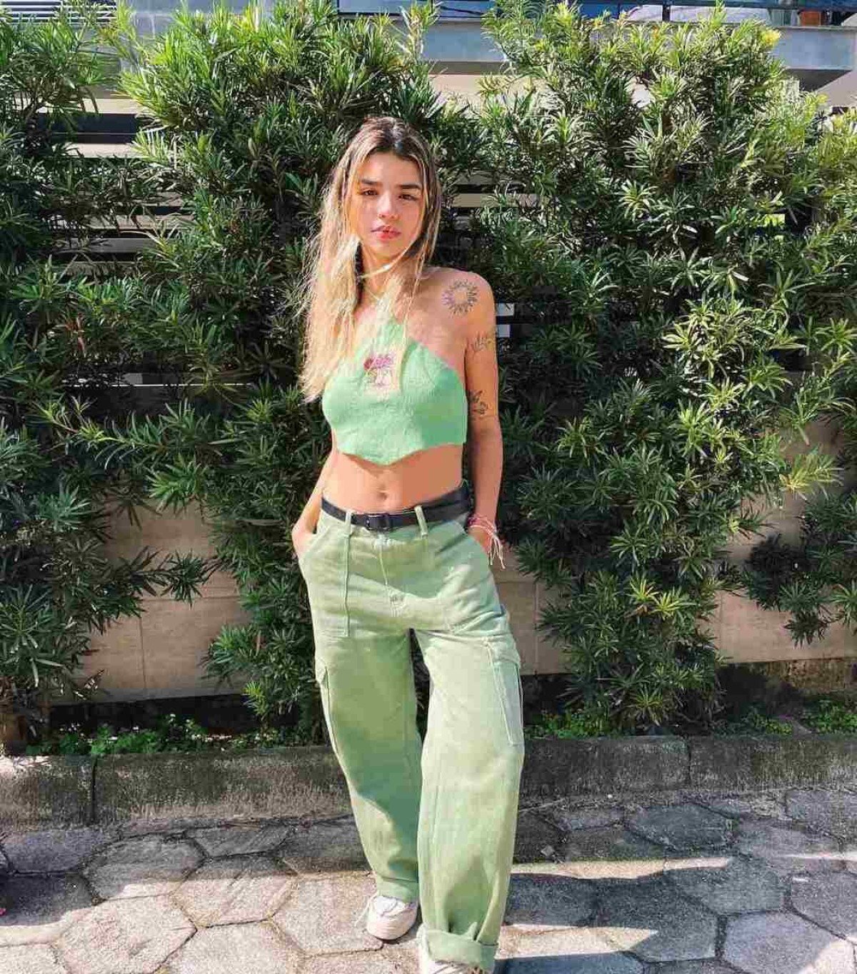 A Resistência e a Crítica: Por Que a Cintura Baixa Causou Polêmica - inspiração 2