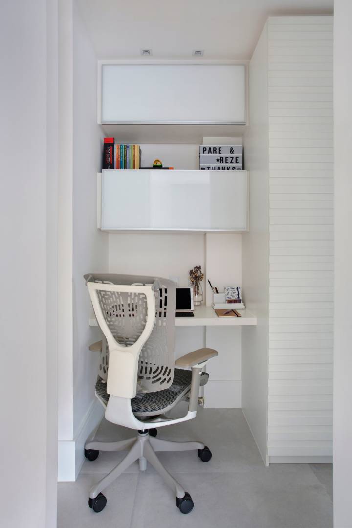 Delimitação Criativa: Use Tapetes ou Paredes de Destaque - inspiração 2