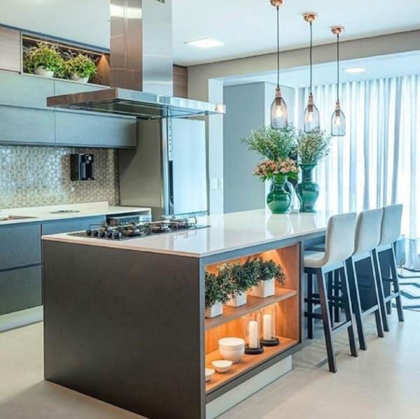 Iluminação Acima da Ilha: Dicas de Posicionamento e Medidas para Eficiência - inspiração 1