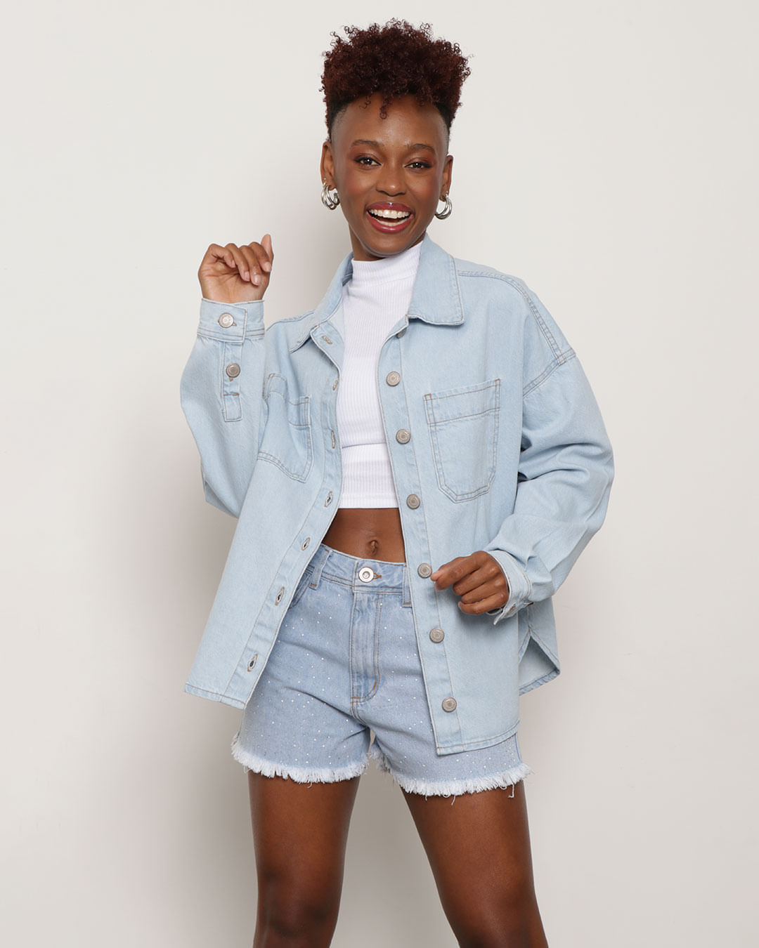 Look's Casuais para o Dia a Dia com a Jaqueta Jeans Oversized - inspiração 1