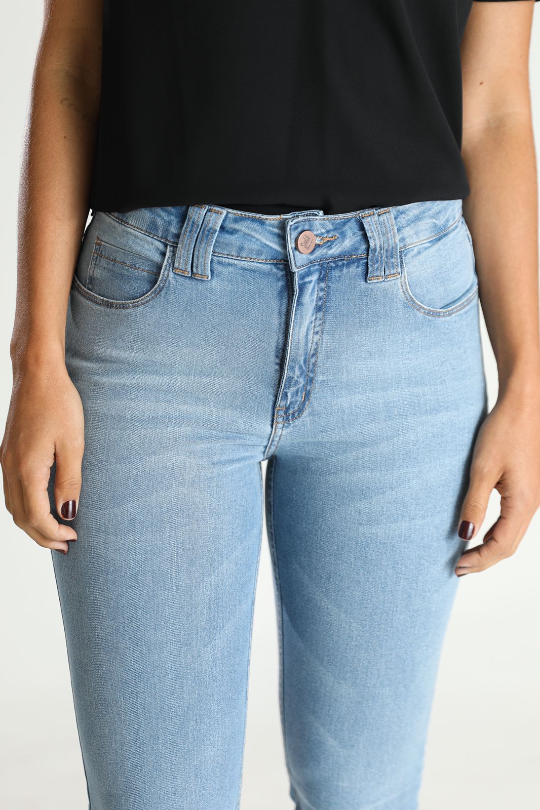 Jeans com Efeitos de Desgaste: O Charme do Vintage Atualizado - inspiração 2