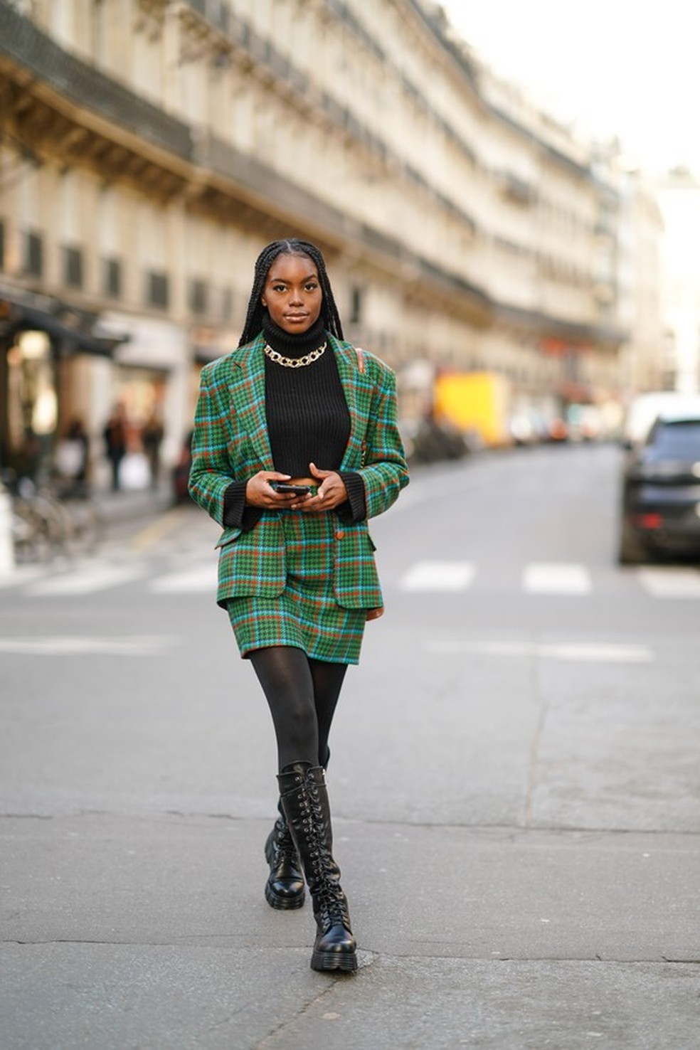 O Poder dos Acessórios com Coturnos: Finalize com Estilo - inspiração 1