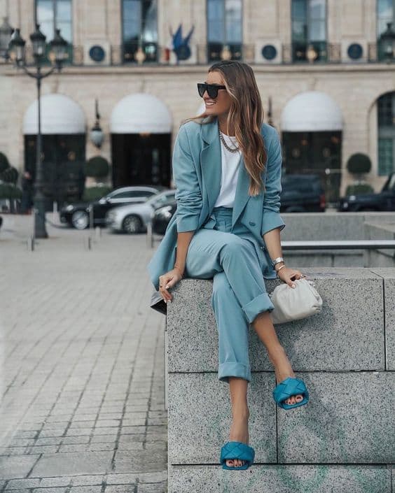 Elegância Relax: Combinando Rasteirinhas com Jeans Wide Leg - inspiração 2