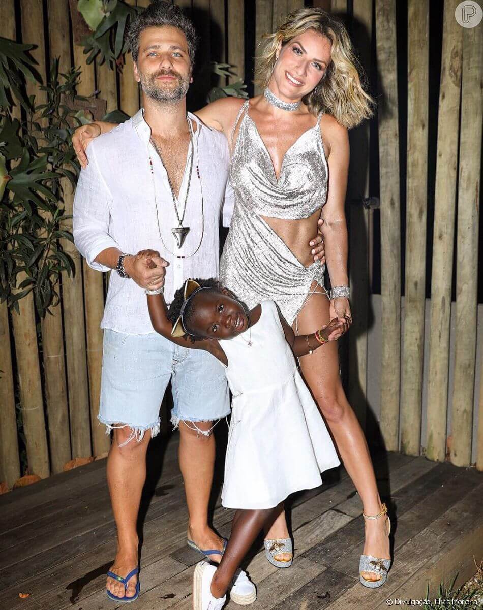 Moda Praia com Toque de Glamour: Saídas e Caftans Chiques - inspiração 2