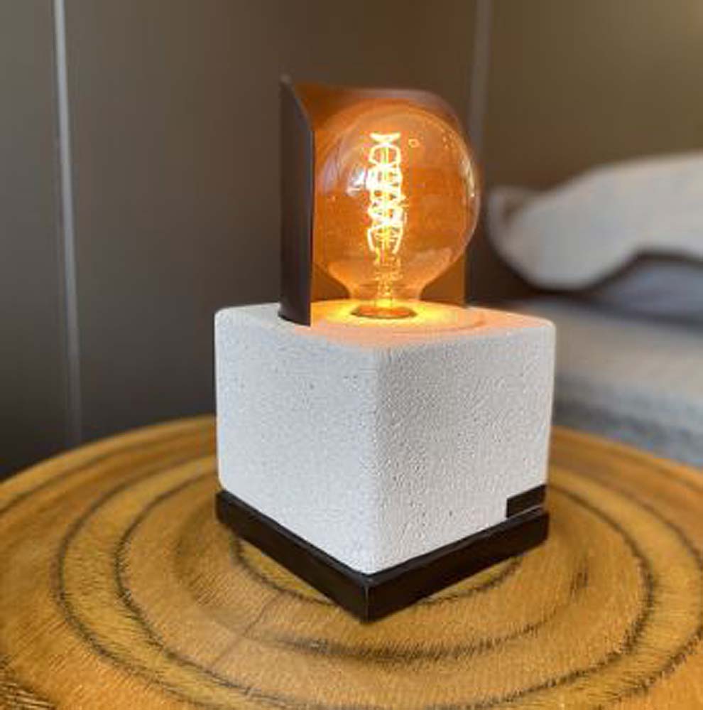 Minimalismo e Aconchego: Combinando a luminária de cimento com seu estilo - inspiração 1