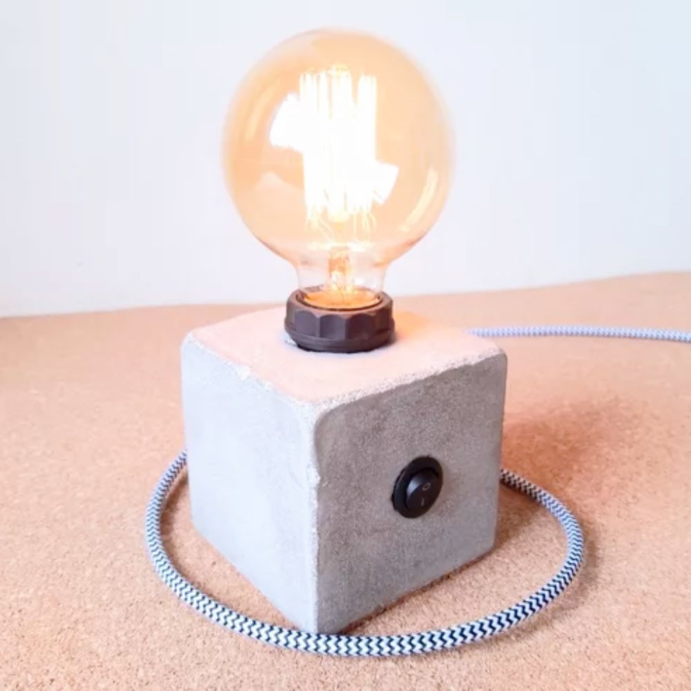 O Poder dos Detalhes: Personalizando sua luminária de cimento com cores e texturas - inspiração 1