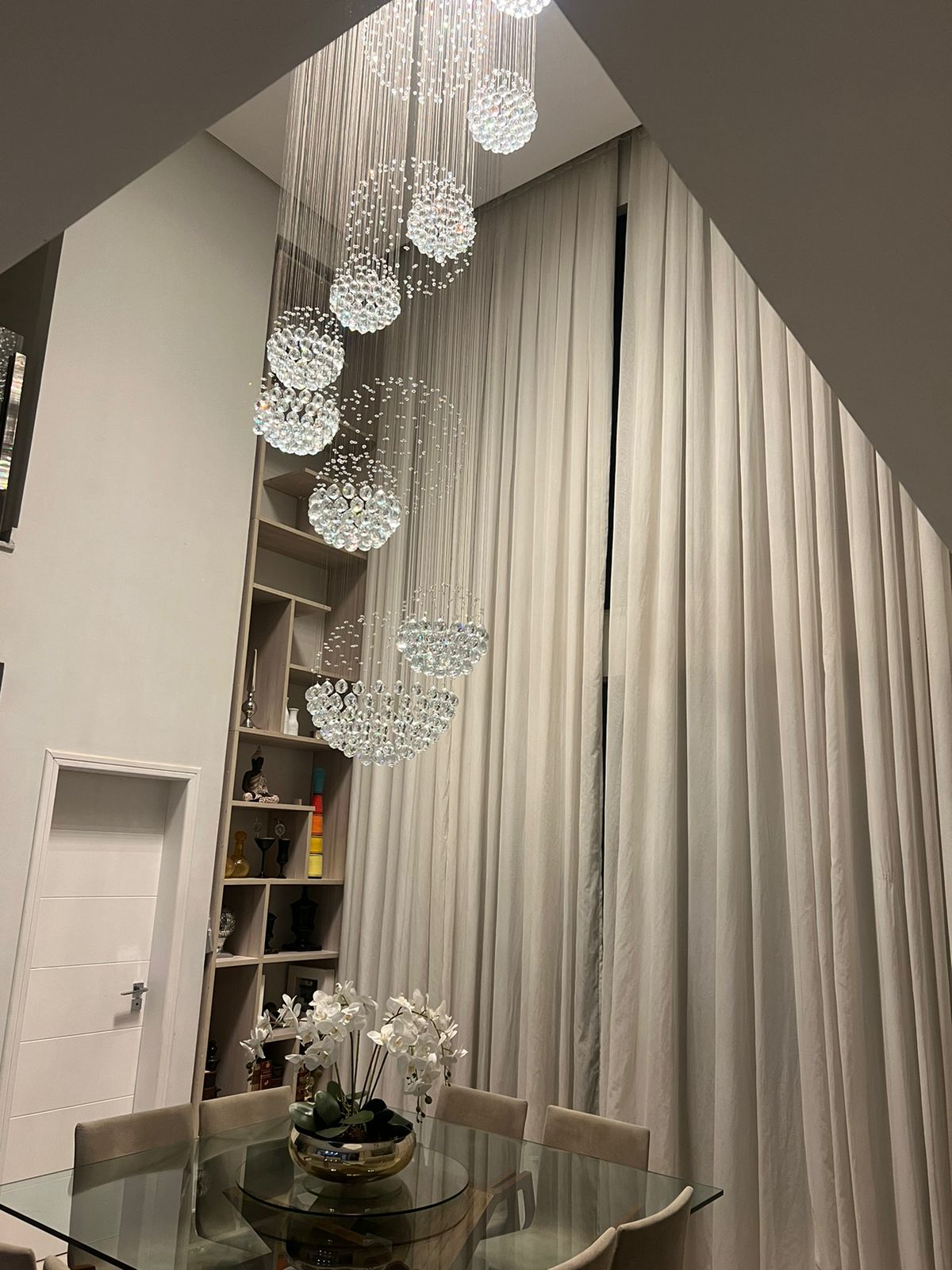 A Proporção Perfeita: Como Dimensionar seu Lustre com Elegância - inspiração 1